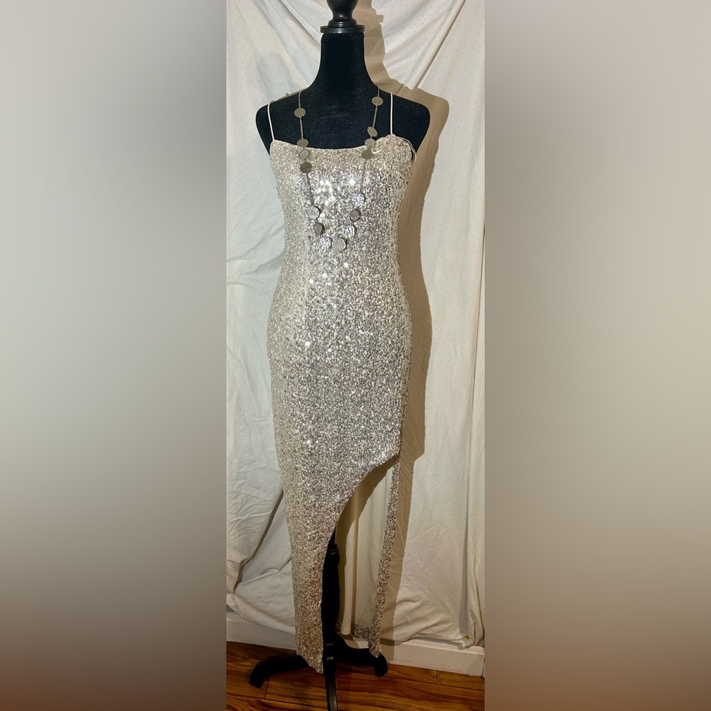NWT Thirty Thirty sequins dress. Size small